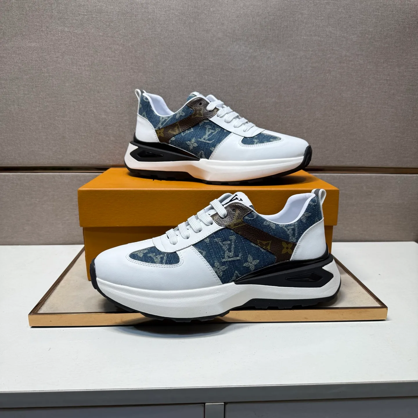 ⬛️Men's shoes 💰p442【LV～】Men's casual shoes 2025z cabinet sales simultaneously 🔶Size: 38-44#️⃣ 🔷2 colors🔜The upper is made of multi-material splicing➕Genuine leather lining, comfortable and breathable, sole: original comfortable and wear-resistant outsole, ⚠️Real shot📱Photographed🎬The real thing is better📢📢📢